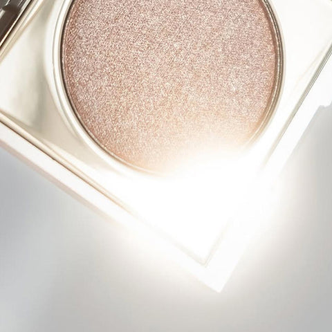 Stila Heaven's Hue Highlighter open compact case